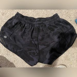Lululemon Hotty Hot Camo Shorts 2.5” size 6